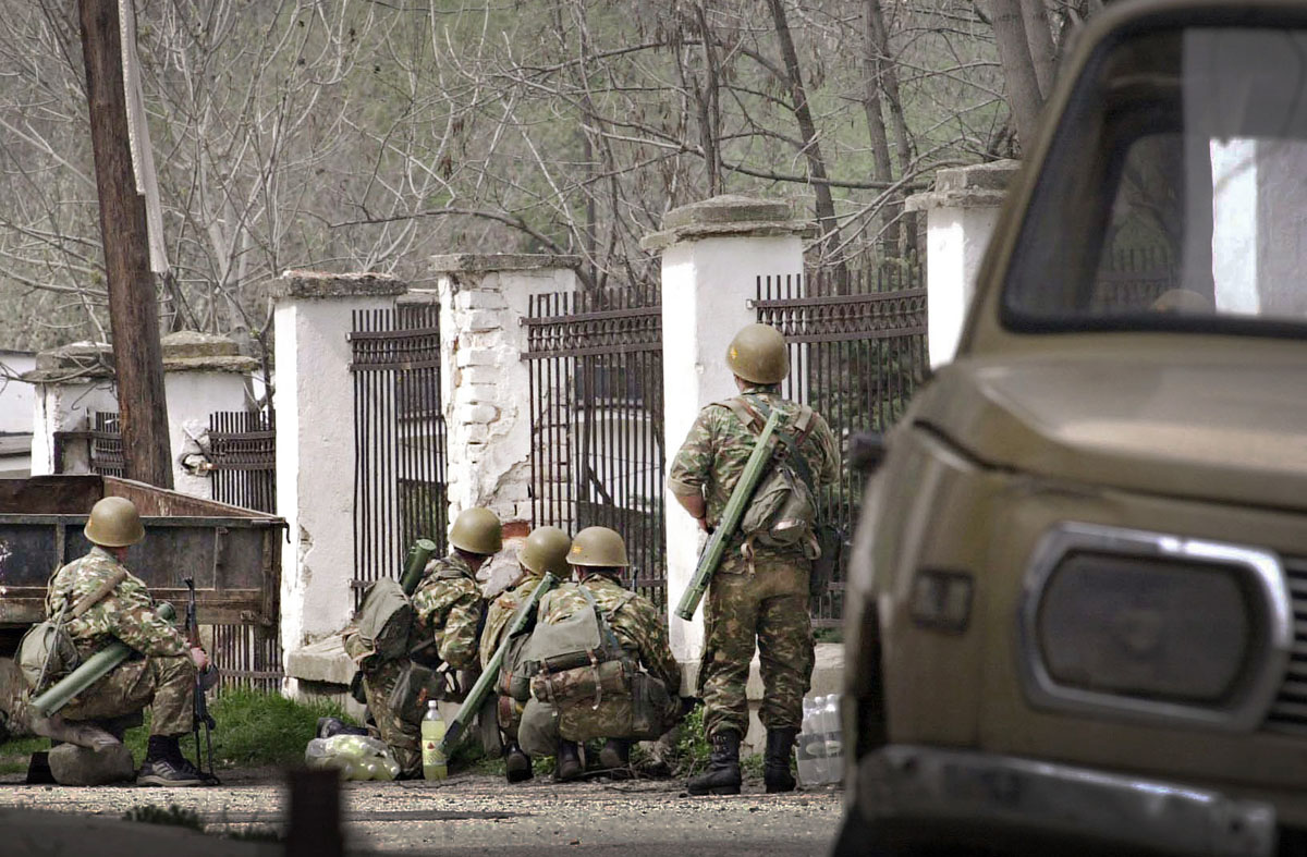 Macedonian reservists during the large scale offensive in and around Tetovo.