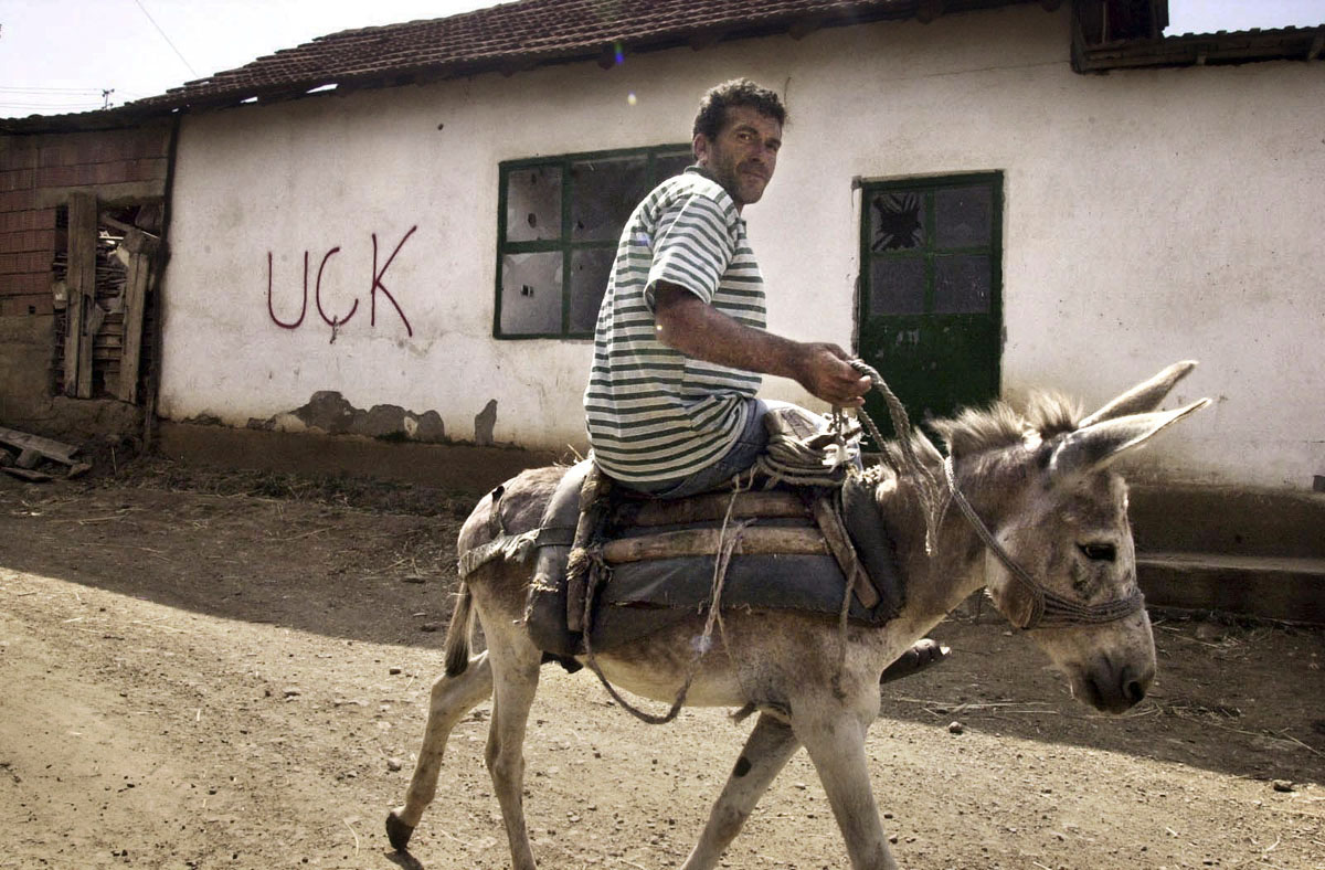 Few inhabitants  remained in the frontline villages.