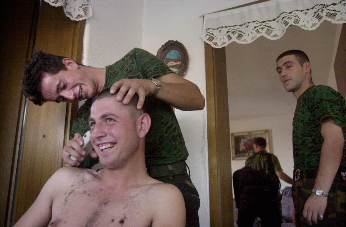 A KLA rebel gets a haircut in the almost completely encircled village of Arachinovo.